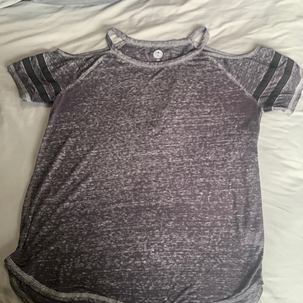 M SO grey shoulder cut soft sheet t-shirt